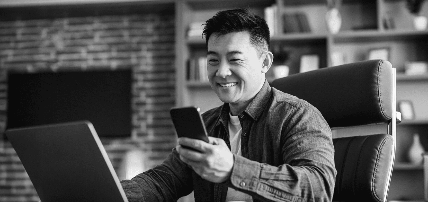 Entrepreneur choosing the best business loan for small business.